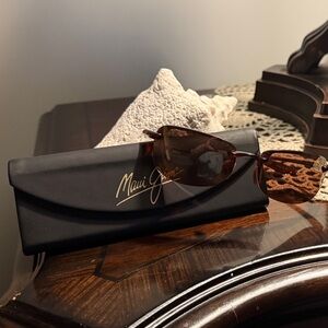 Maui Jim Tortoise Shell Sunglasses (sandy beach)